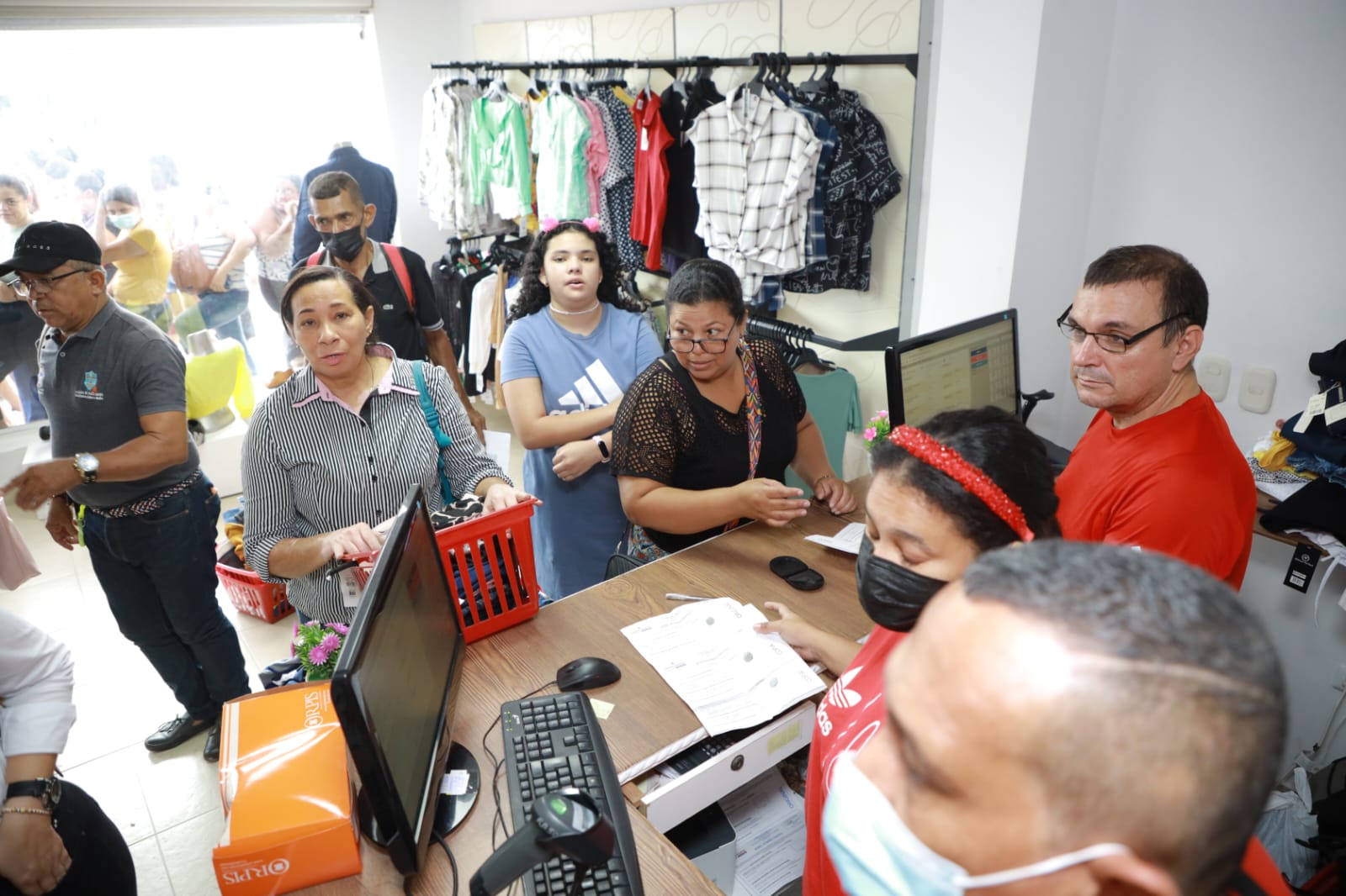 Alcaldía de Santa Marta entregó dotación a 499 docentes y administrativos del Distrito