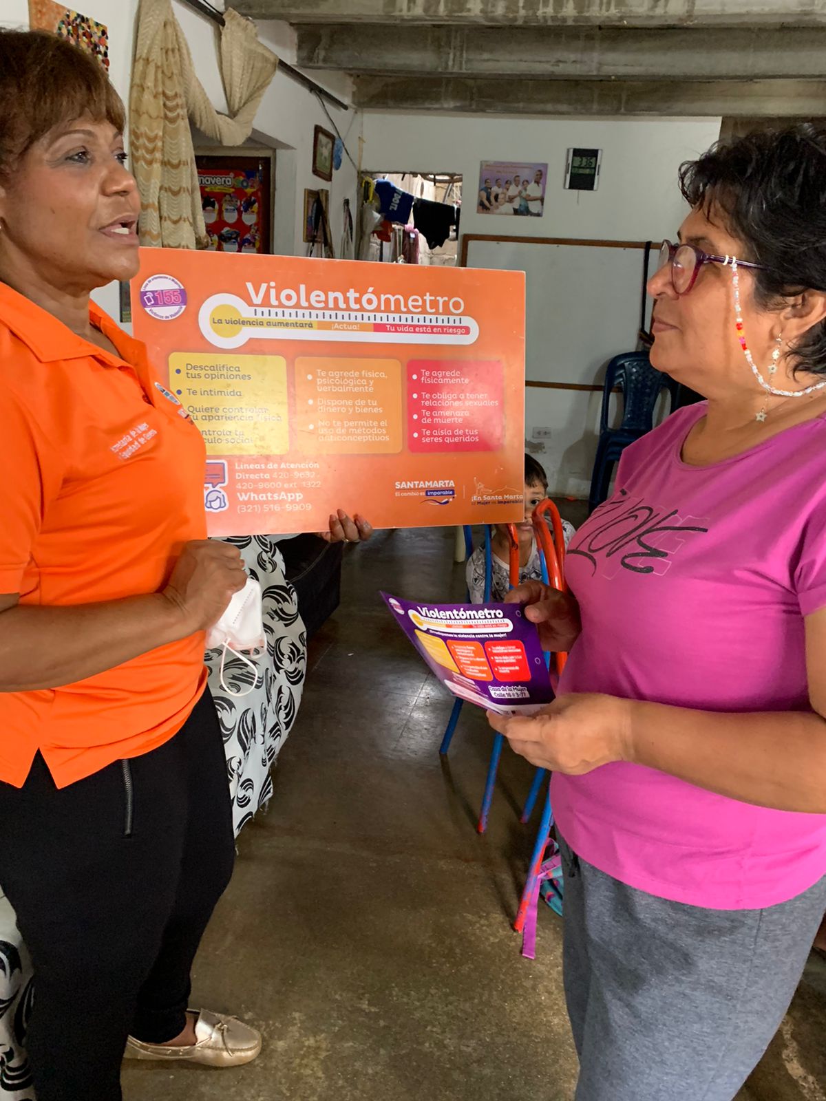 Alcaldía Distrital sensibiliza sobre violencia de género casa a casa en Los Laureles de Bonda