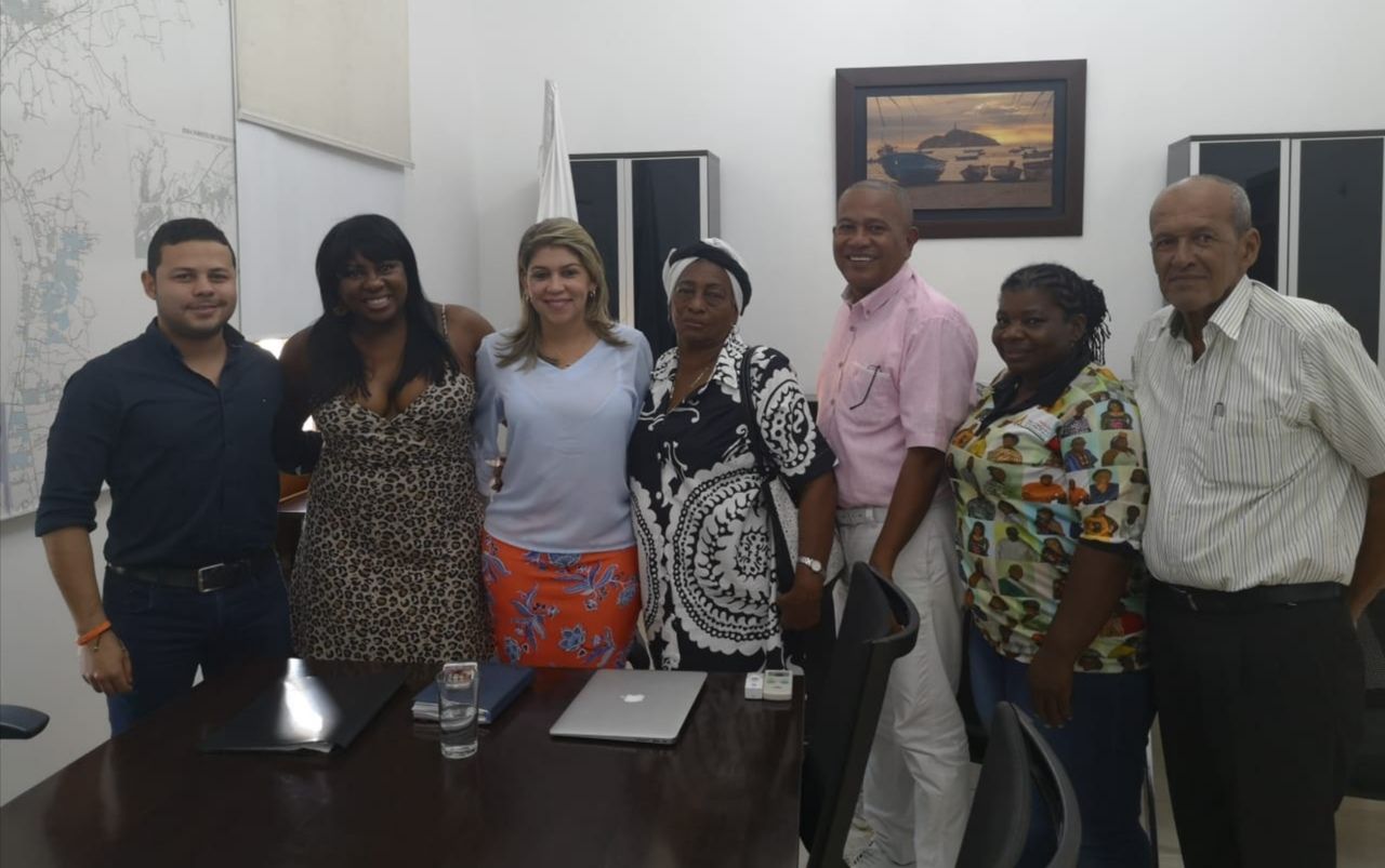 Alcaldesa Virna Johnson lideró mesa de trabajo con representantes de la Unidad Afro, para articular esfuerzos en torno a proyectos estratégicos Alcaldesa Virna Johnson lideró mesa de trabajo con representantes de la Unidad Afro, para articular esfuerzos en torno a proyectos estratégicos