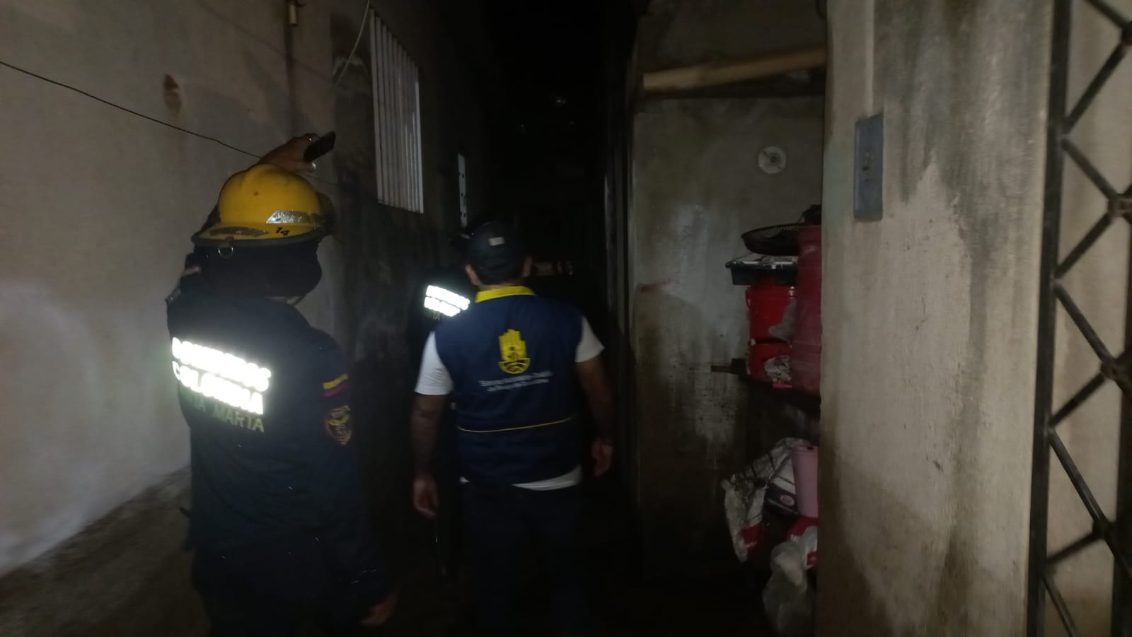 Alcaldía atiende emergencia por lluvias en Santa Marta Alcaldía atiende emergencia por lluvias en Santa Marta