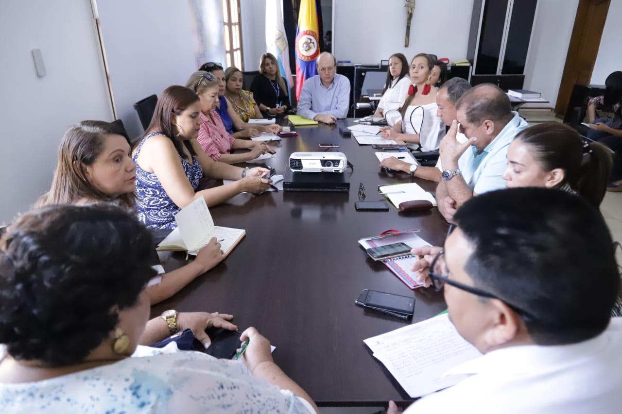 Alcaldía y Secretaría de Salud Distrital realizan mesa de trabajo para tratar problemática de atención de salud al migrante