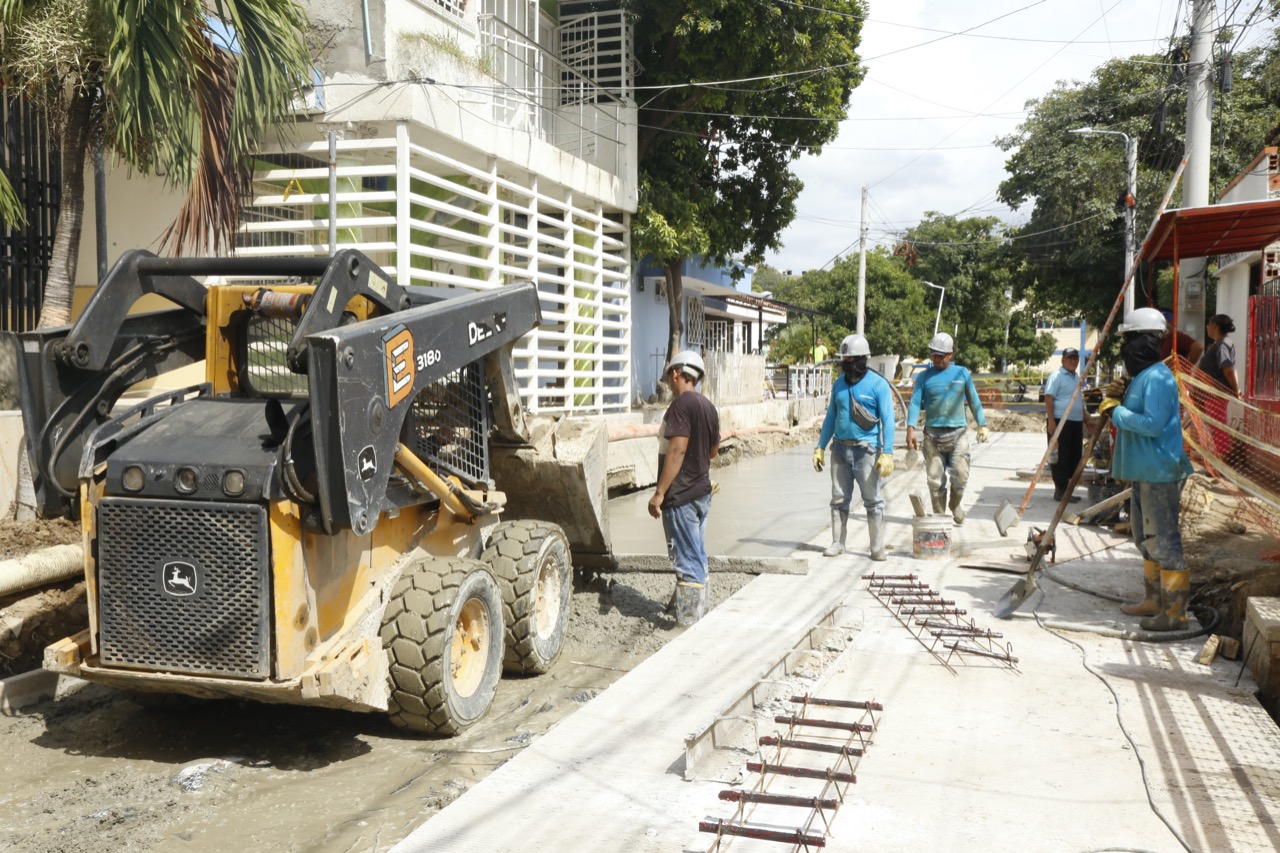 A buen ritmo avanza la pavimentación de la calle 14 de Gaira