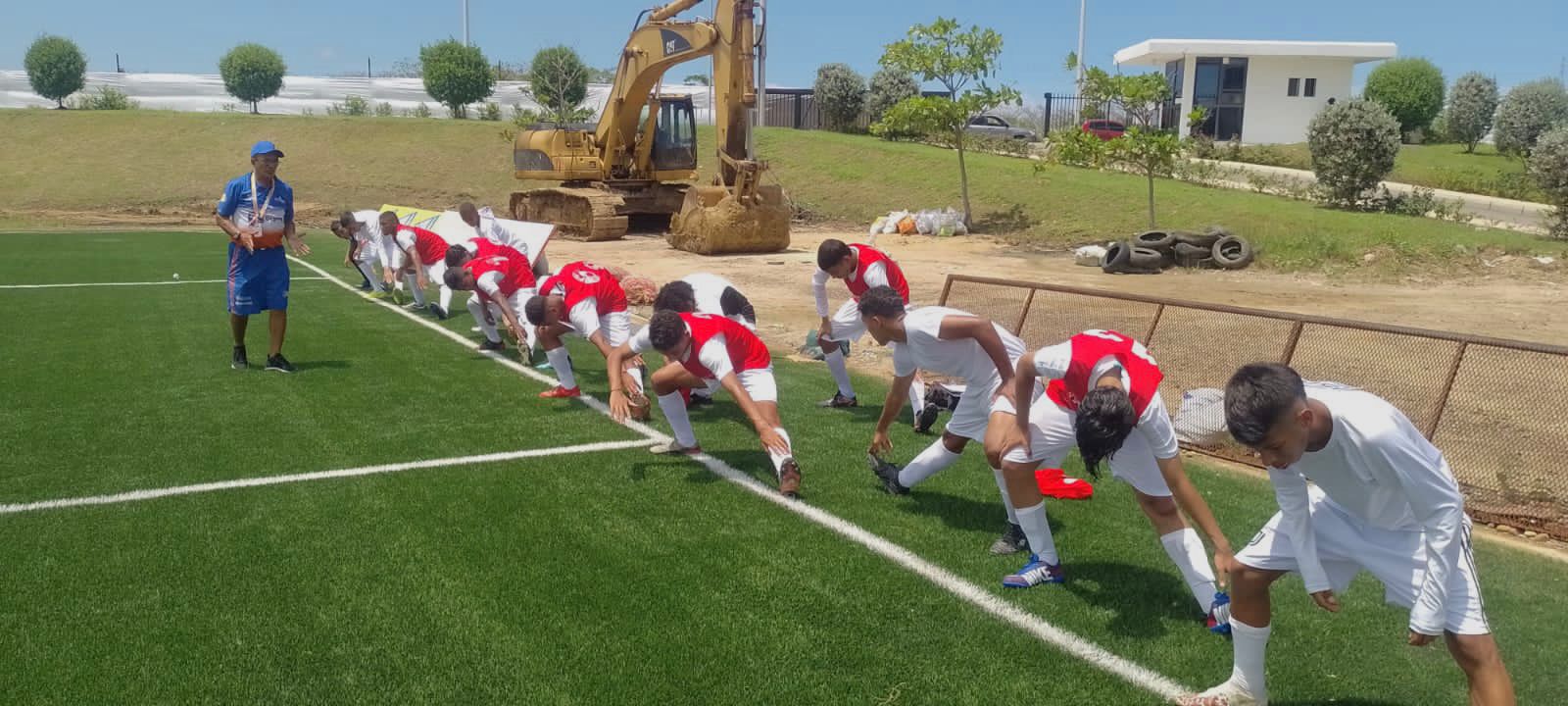 45 niños de las Escuelas Populares del Deporte participaron en "Estrellas del Barrio" de Mindeportes