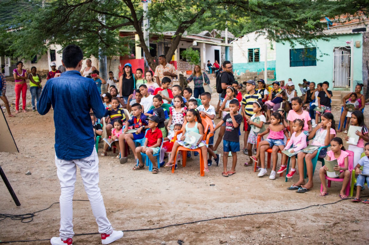 Estrategia de Formación Artística y Cultural EFAC, llevó ´Galería Callejera´ a Taganga Estrategia de Formación Artística y Cultural EFAC, llevó ´Galería Callejera´ a Taganga