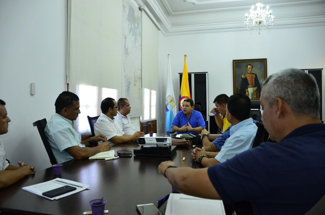 El alcalde Rafael Martínez sostuvo dos reuniones con los conductores y propietarios de taxis de la ciudad.