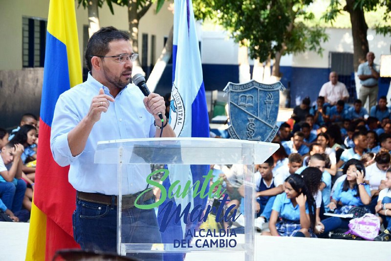 Alcalde Martínez anuncia construcción de tres nuevos megacolegios