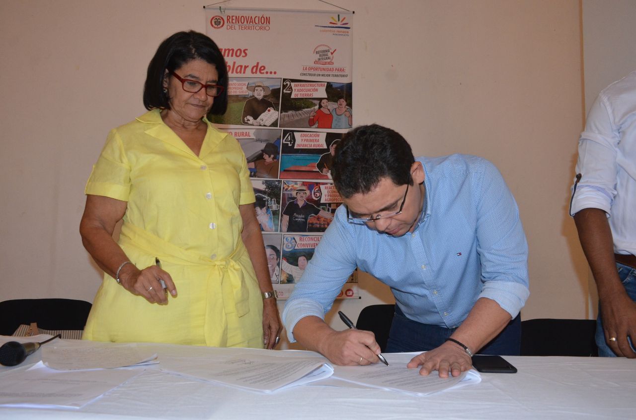 Alcalde firmó pacto municipal del Plan de Desarrollo con Enfoque Territorial para la Zona Rural del Distrito