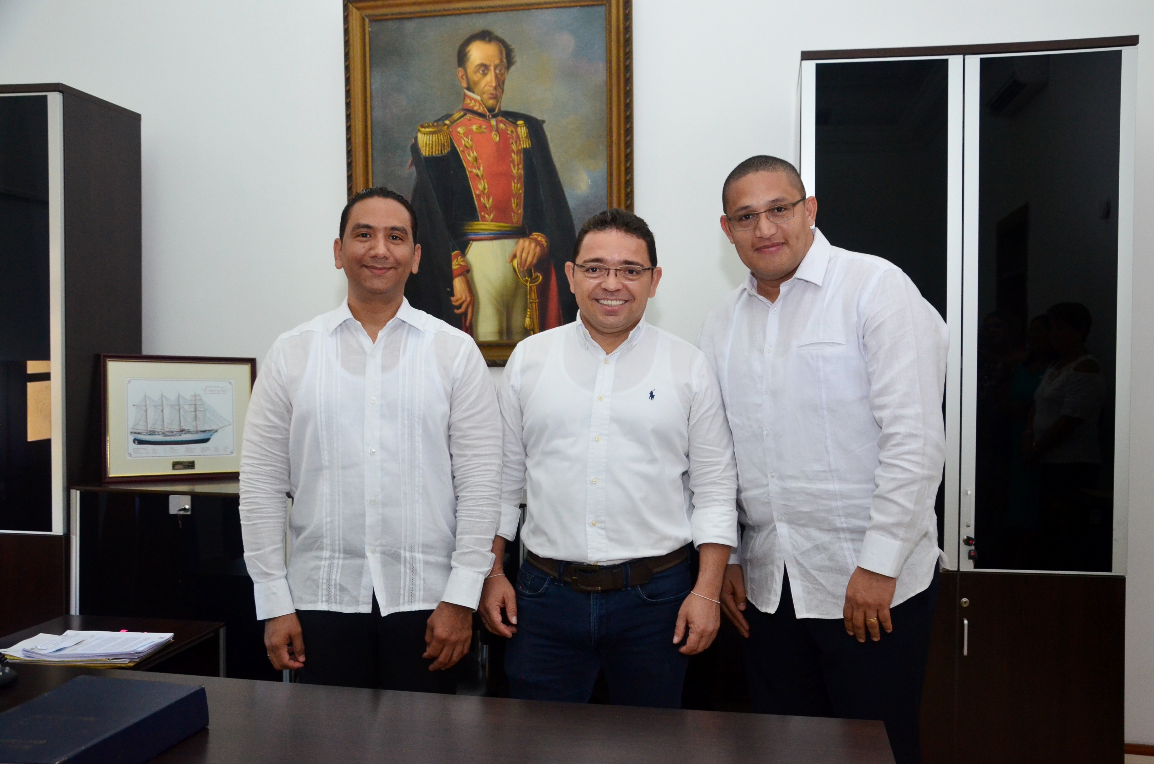 Alcalde Martínez posesiona a 2 nuevos jueces administrativos del Circuito