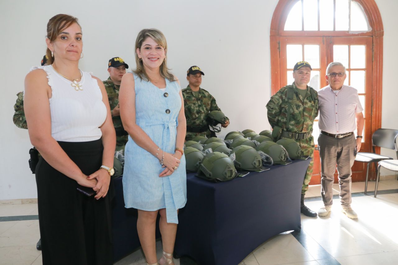 Alcaldía Distrital entregó dotación al Gaula