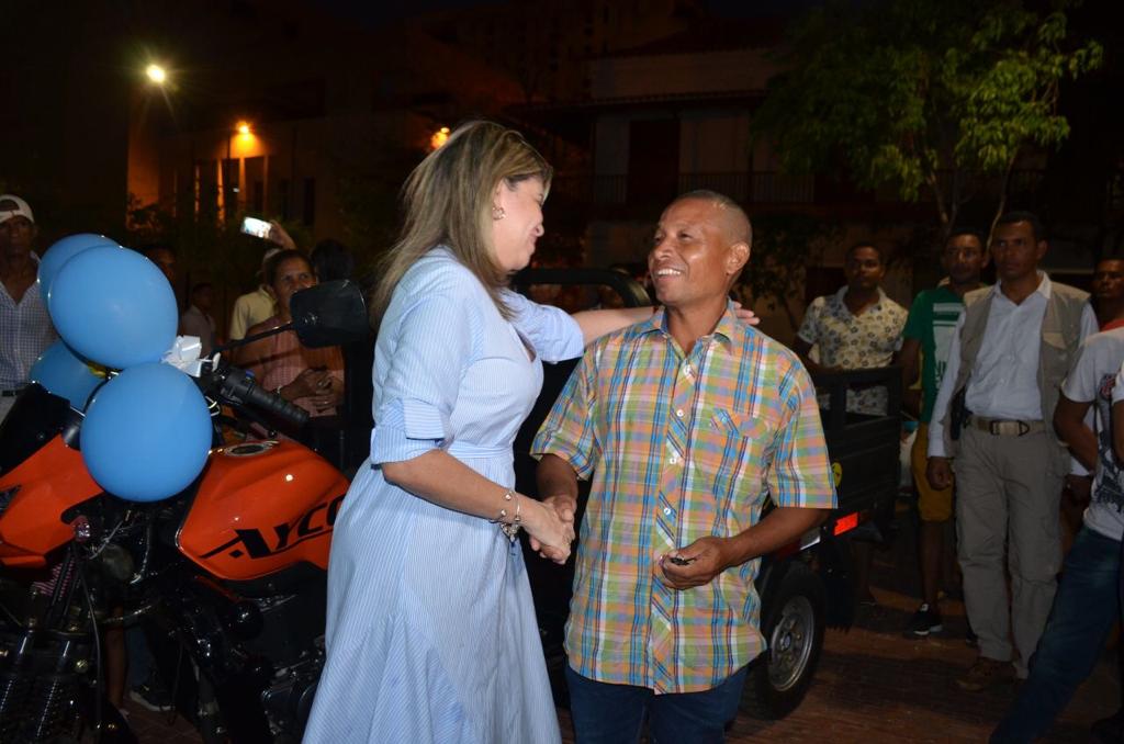 Alcaldesa Virna Johnson sigue cambiando la vida de los samarios Alcaldesa Virna Johnson sigue cambiando la vida de los samarios