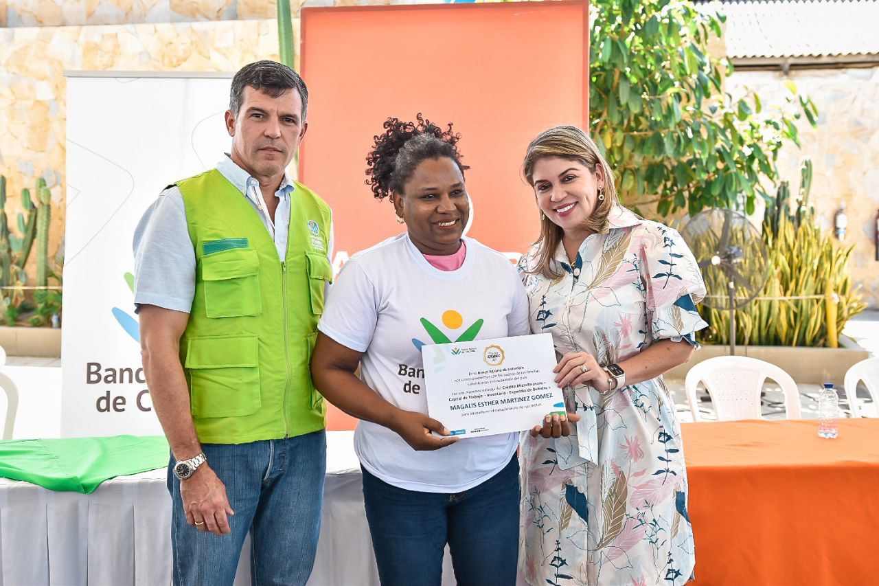 Alcaldesa Virna Johnson firmó convenio con el Banco Agrario para apoyar a los pequeños productores agropecuarios