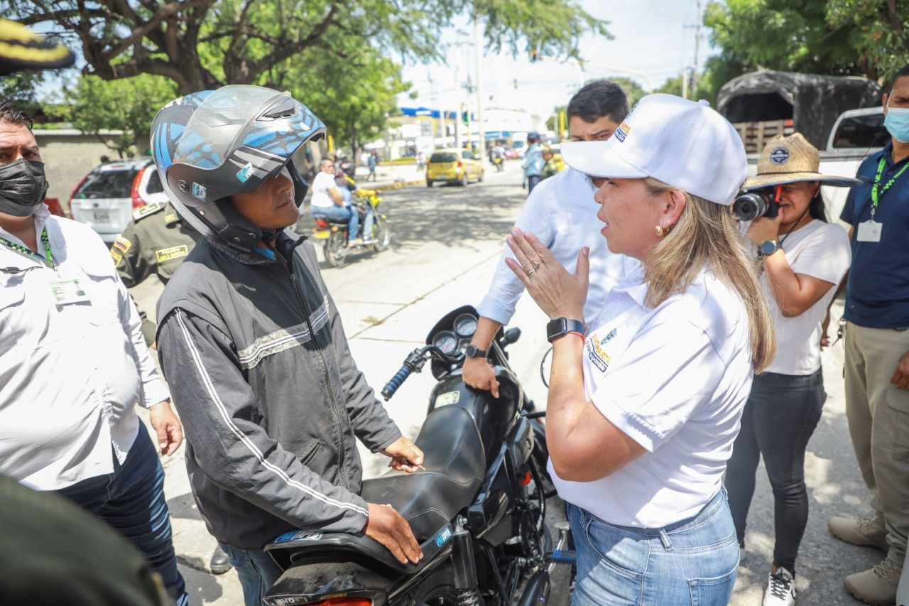 Alcaldesa Virna Johnson lidera operativo para la prevención del hurto: 98 sanciones por parrillero hombre y placas adulteradas Alcaldesa Virna Johnson lidera operativo para la prevención del hurto: 98 sanciones por parrillero hombre y placas adulteradas