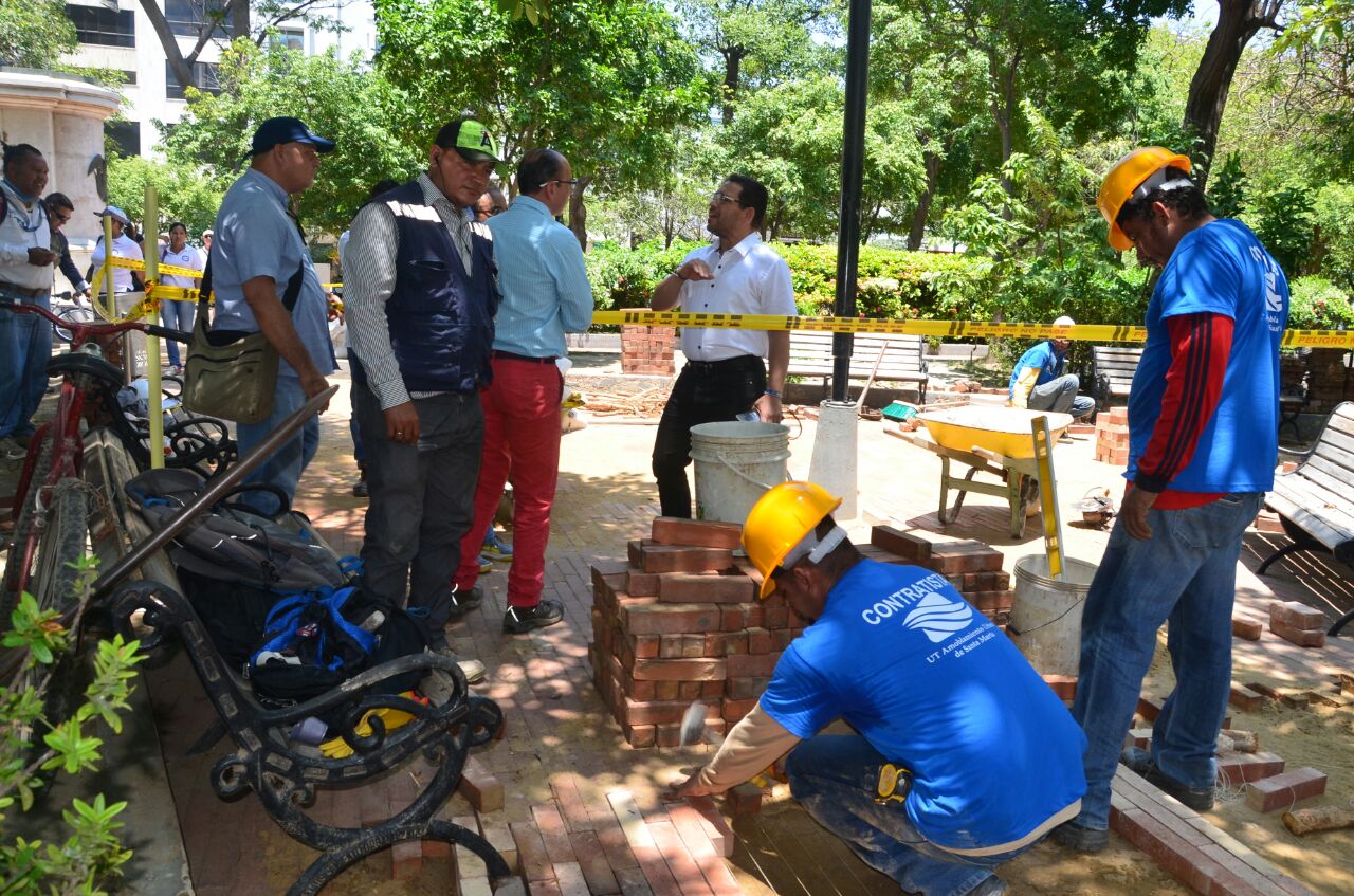 Distrito empezó arreglo de adoquines en el Parque Bolívar