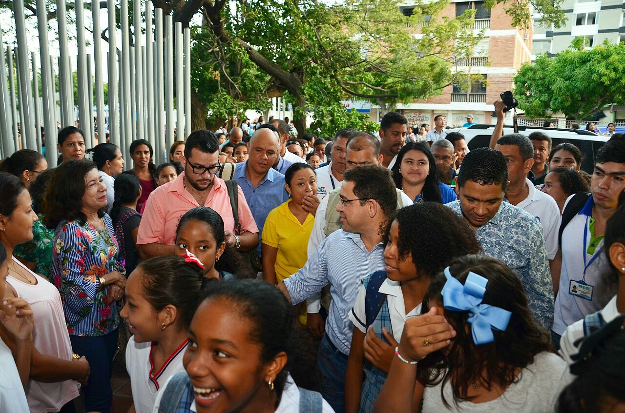 Alcalde Martínez les dio la bienvenida a los estudiantes del Distrito