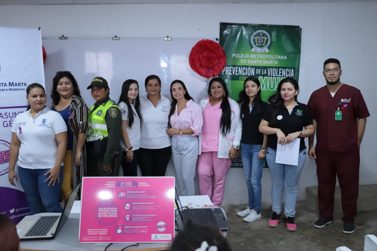 Trabajadoras sexuales y comunidad LGTBI reciben brigada de salud