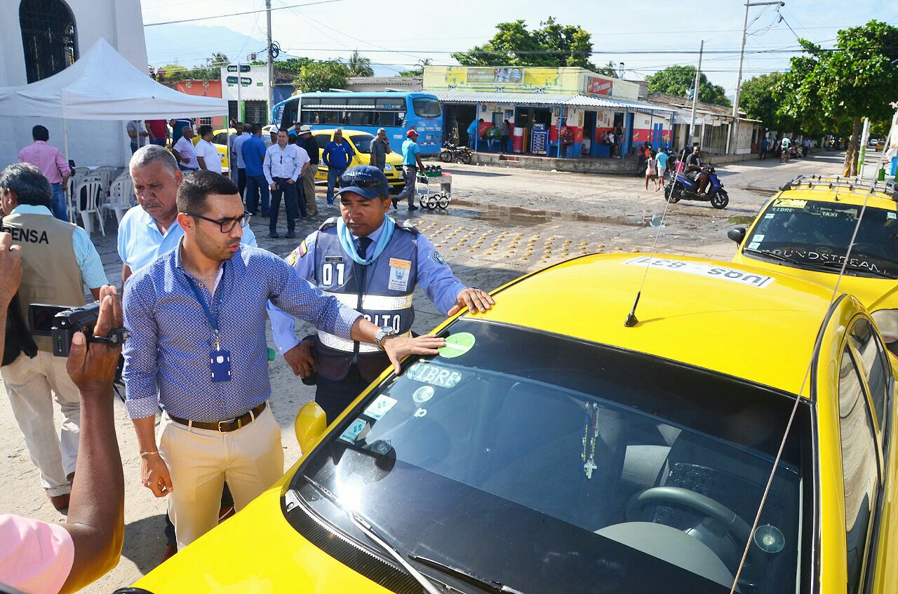 “El 70% de las tarifas de taxis bajaron o se mantuvieron con el taxímetro”: Sec. de Movilidad “El 70% de las tarifas de taxis bajaron o se mantuvieron con el taxímetro”: Sec. de Movilidad