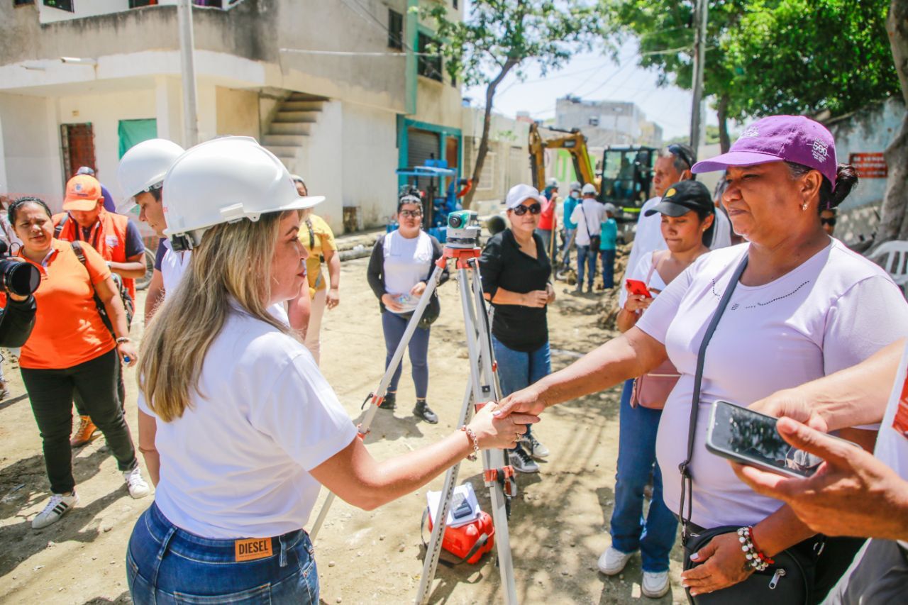 Los moradores de la calle 14 de Gaira empiezan a disfrutar de los beneficios del mejoramiento de esta importante obra