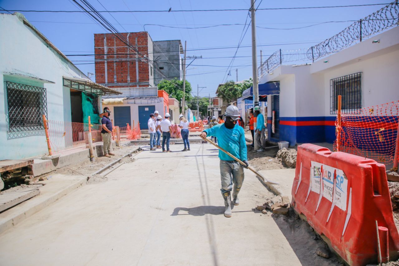 Pavimentación de la calle 14 en Gaira