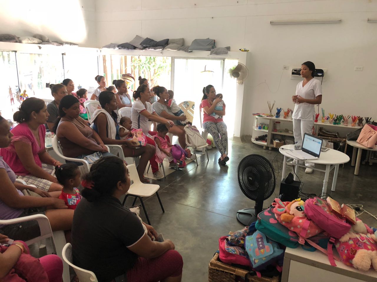 Distrito capacitó a mujeres en realización del autoexamen de mama