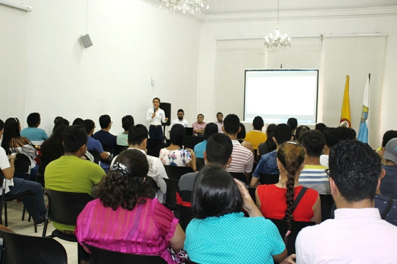 Distrito capacitó a 100 personas que participarán del concurso Jóvenes Emprendedores Distrito capacitó a 100 personas que participarán del concurso Jóvenes Emprendedores