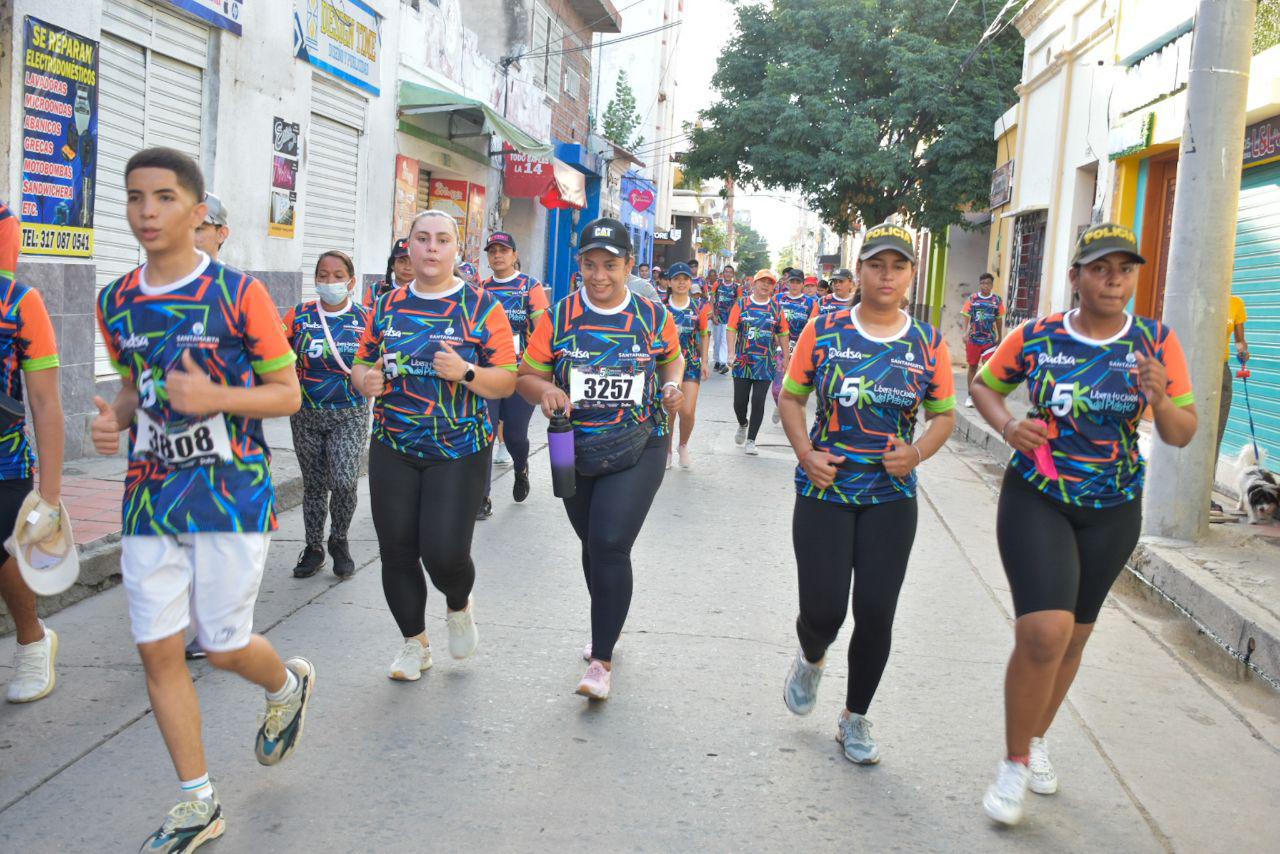 Más de 5 mil personas le madrugaron a la carrera 5K, ‘Libera Tu Ciudad del Plástico’