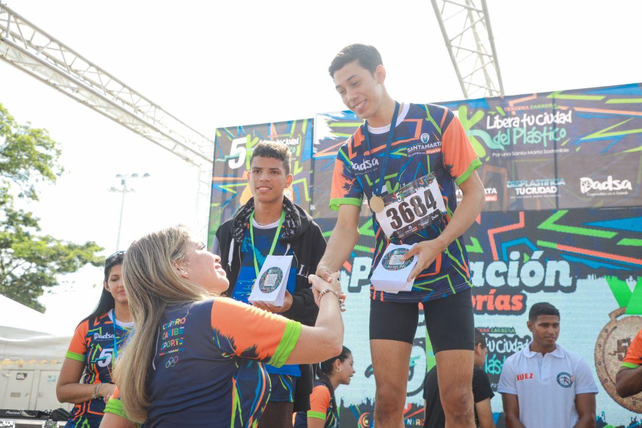 Más de 5 mil personas le madrugaron a la carrera 5K, ‘Libera Tu Ciudad del Plástico’