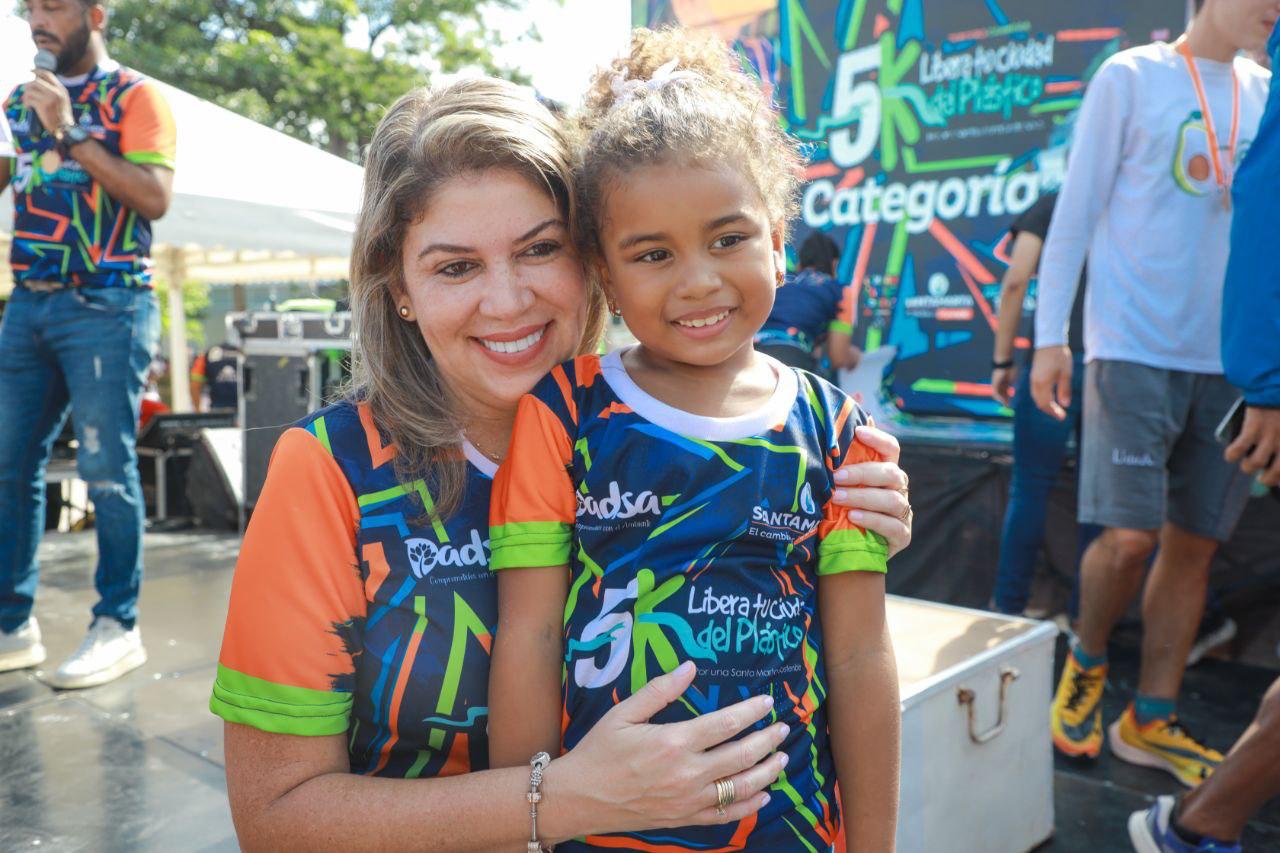 Más de 5 mil personas le madrugaron a la carrera 5K, ‘Libera Tu Ciudad del Plástico’