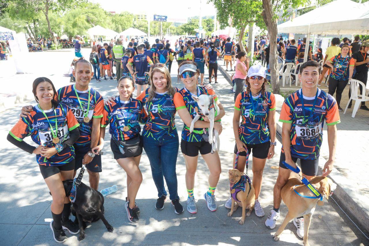 Más de 5 mil personas le madrugaron a la carrera 5K, ‘Libera Tu Ciudad del Plástico’