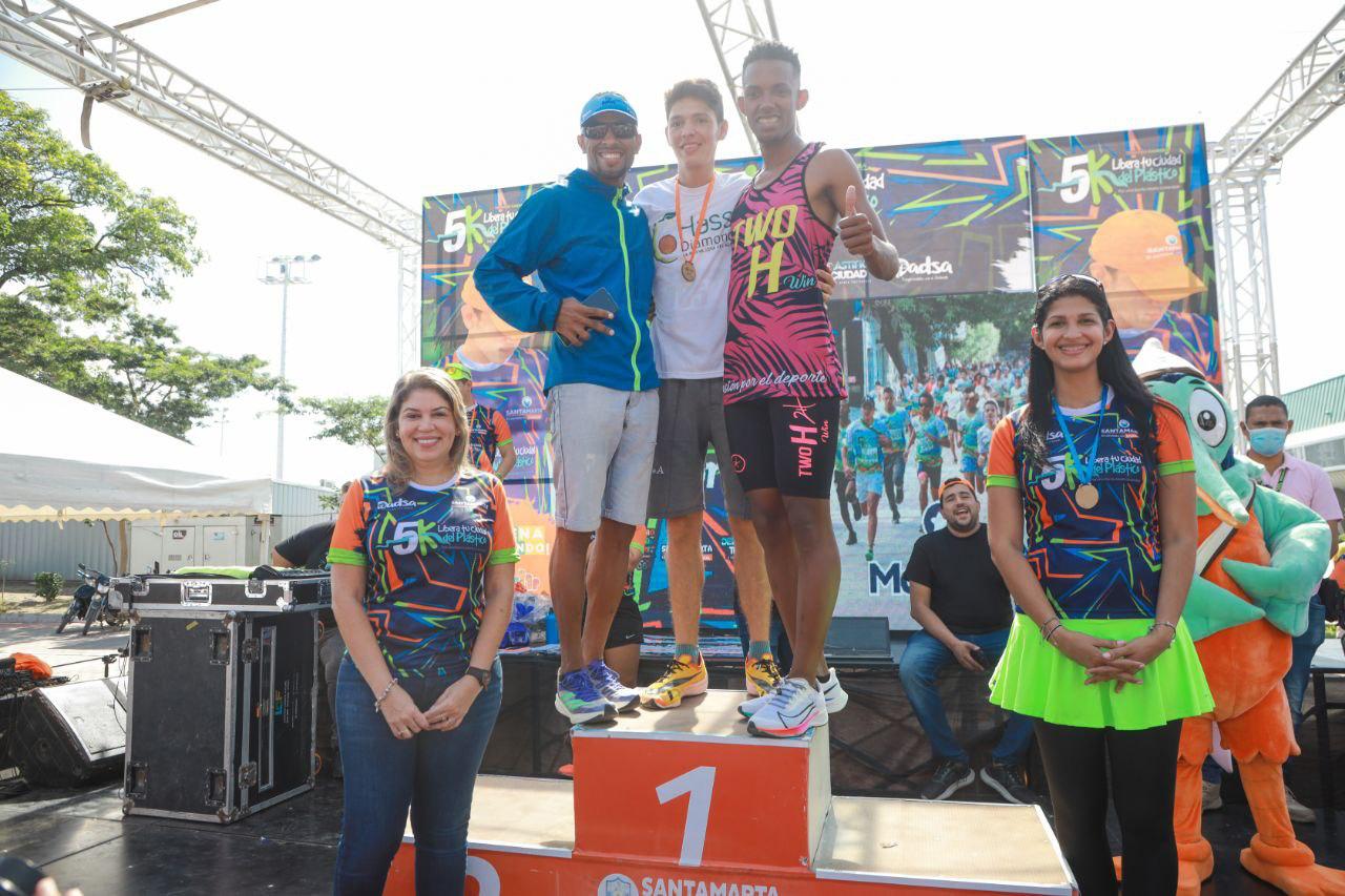 Más de 5 mil personas le madrugaron a la carrera 5K, ‘Libera Tu Ciudad del Plástico’