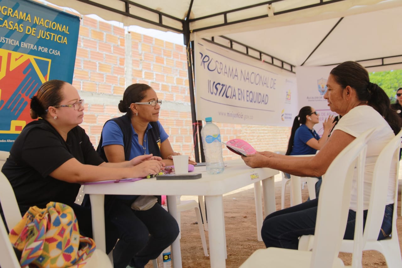 Casa de Justicia visita barrios de Santa Marta con su oferta institucional