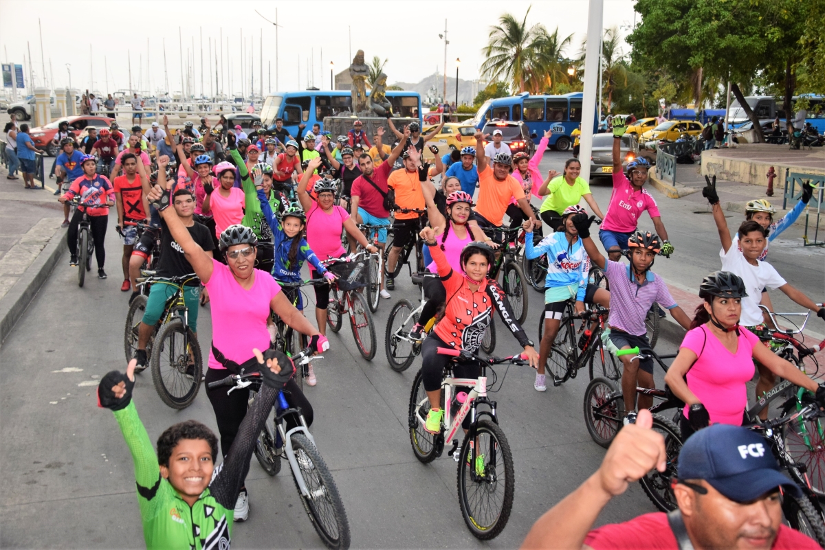 Cerca de dos mil samarios se montaron en el ciclopaseo “Muévete en tu bici paseando por Santa Marta”