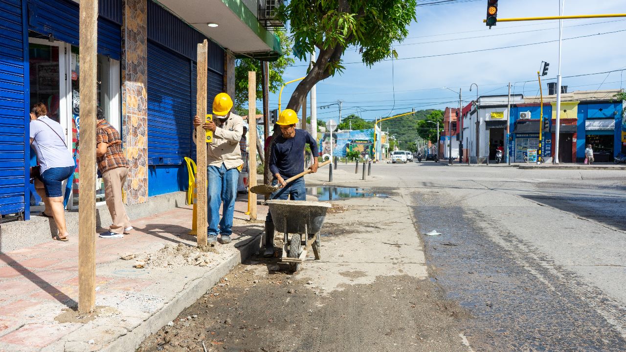 Contratista de carrera 5ta inicia obra civil