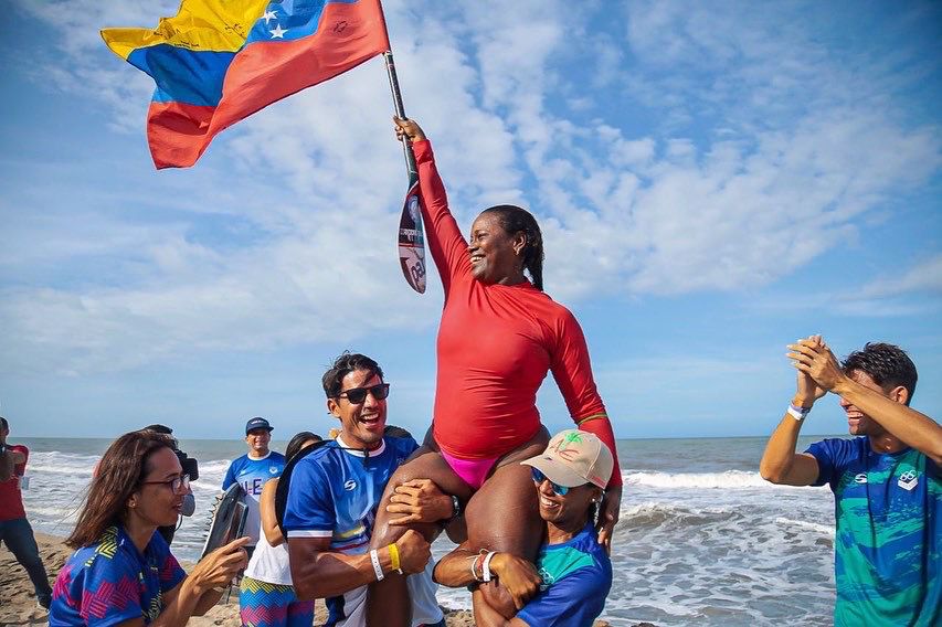 Colombia y Venezuela logran triunfos históricos en las finales de surf en los I Juegos Centroamericanos y del Caribe Mar y Playa