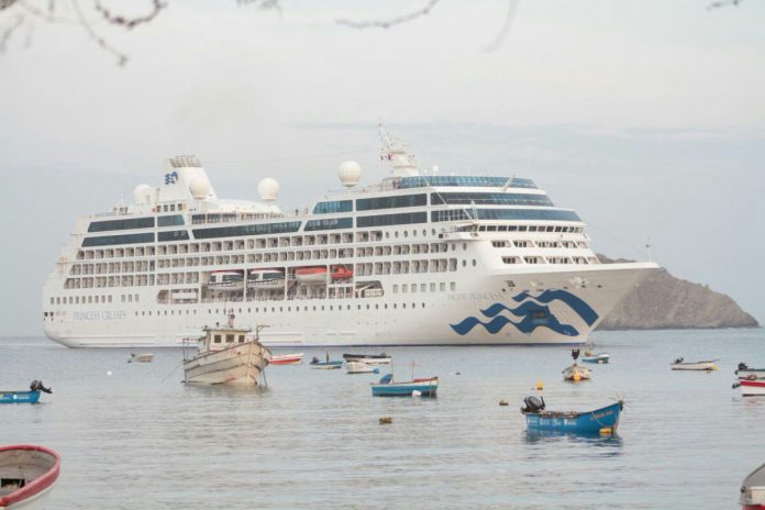 Dos cruceros arriban a la Bahía de Santa Marta