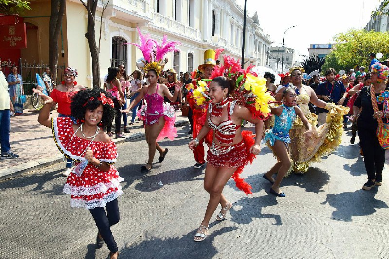 El ‘Gran Desfile por el Rescate del Carnaval’ se lo gozaron los samarios