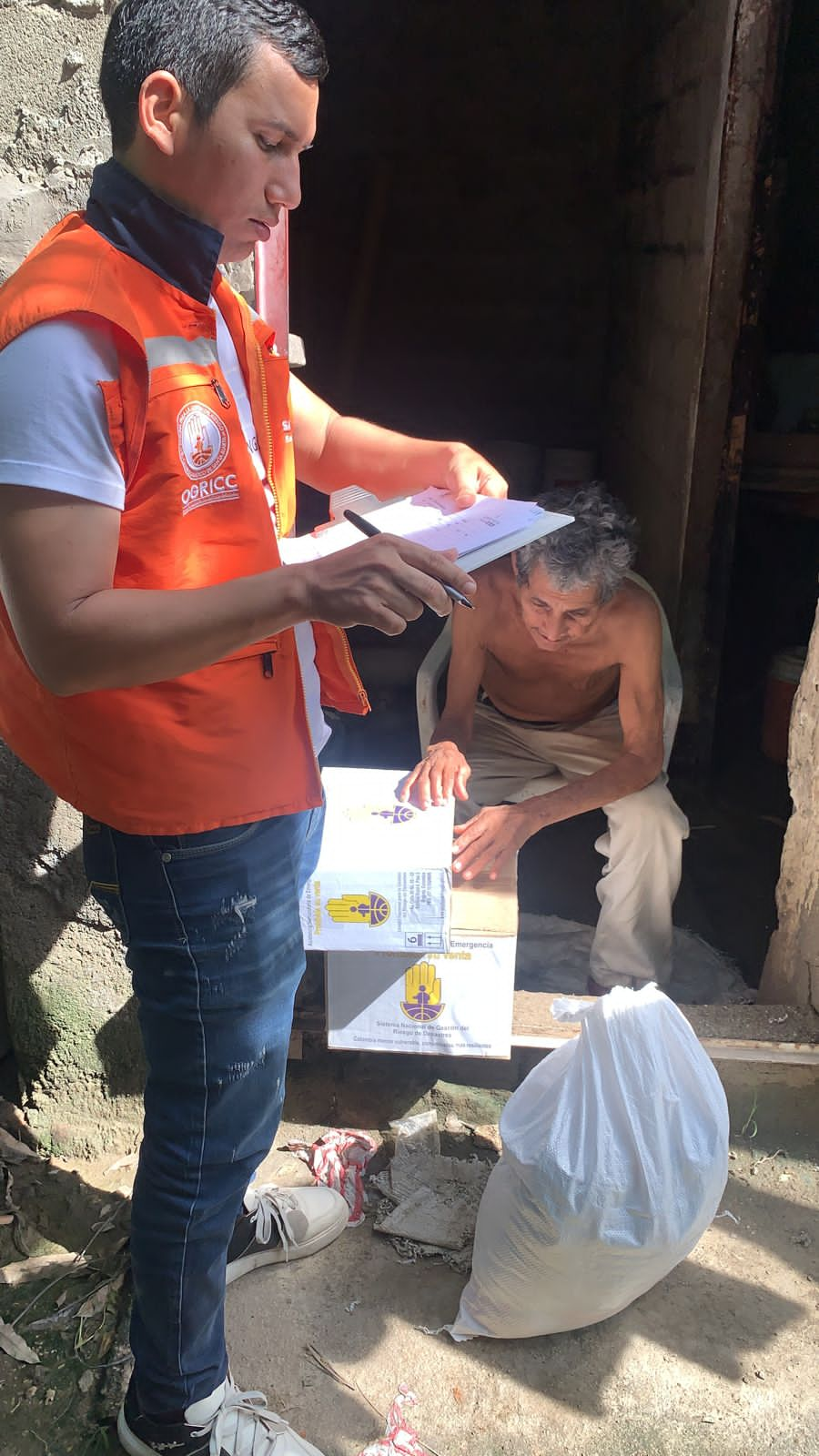 Distrito remueve material rocoso y lodo en el barrio Las Malvinas tras afectaciones por la temporada de lluvias