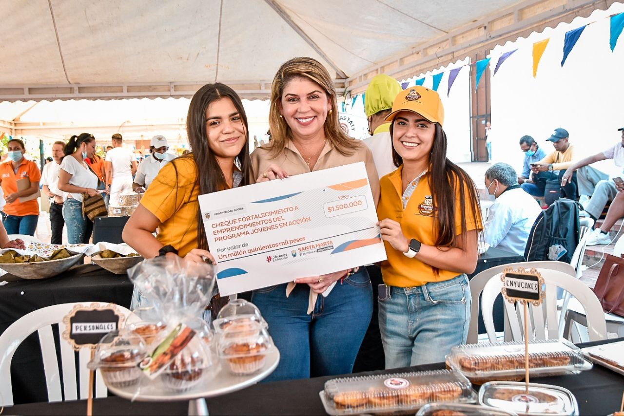 Con éxito se realizó la segunda versión de la feria “Diversos emprendimientos”