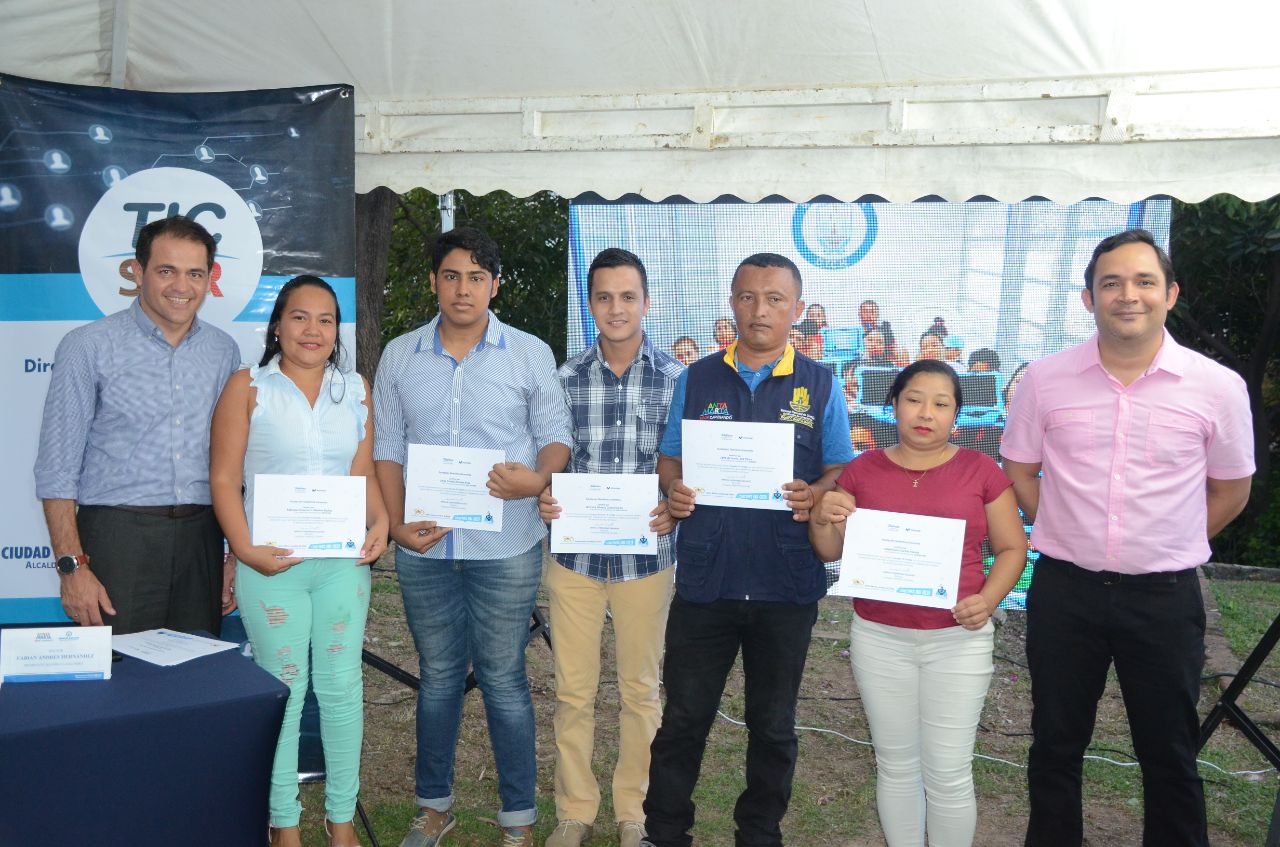 Dirección TIC y Fundación Telefónica certificaron el 1er grupo de Escuela TIC Familia en Bonda