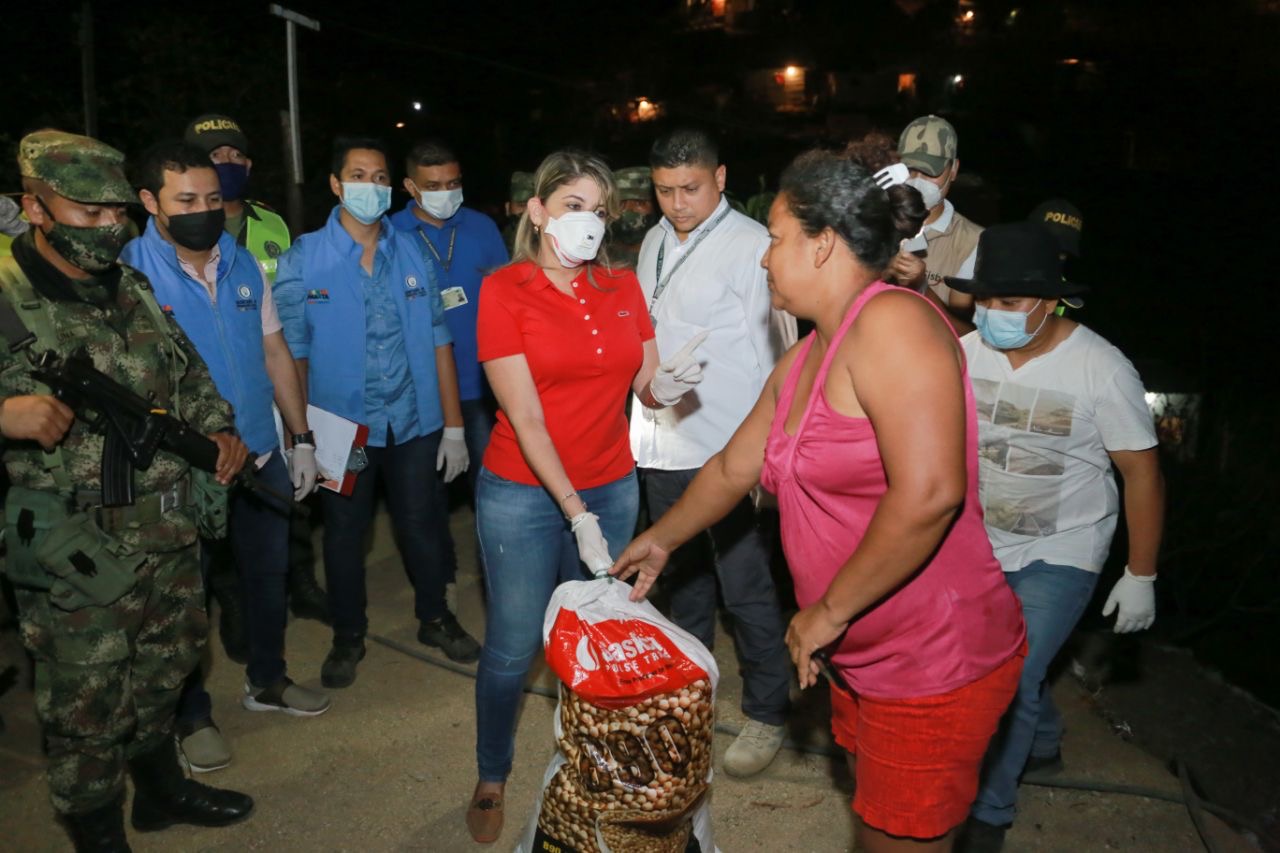 Alcaldesa Virna Johnson toca el corazón de los samarios para ayudar a familias vulnerables