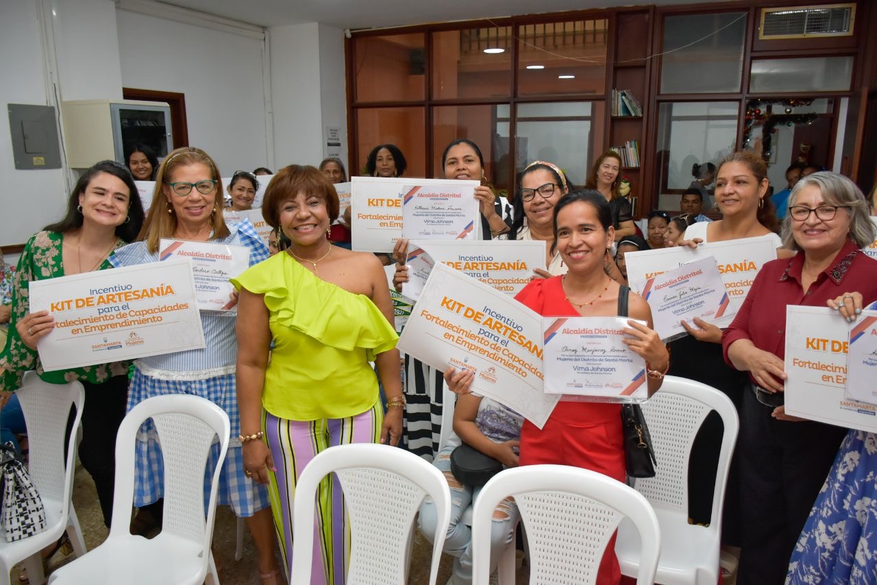 42 mujeres culminaron con éxito cursos de gastronomía y artesanía en la Escuela de Formación para Mujeres de Santa Marta