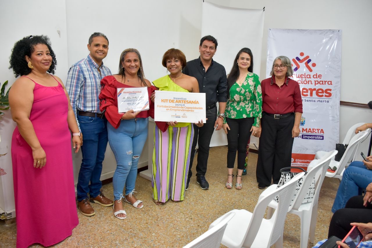 42 mujeres culminaron con éxito cursos de gastronomía y artesanía en la Escuela de Formación para Mujeres de Santa Marta