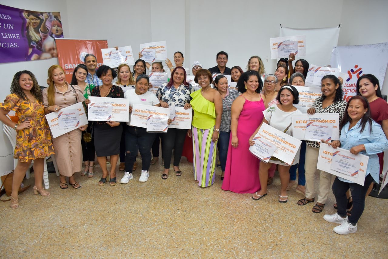 42 mujeres culminaron con éxito cursos de gastronomía y artesanía en la Escuela de Formación para Mujeres de Santa Marta