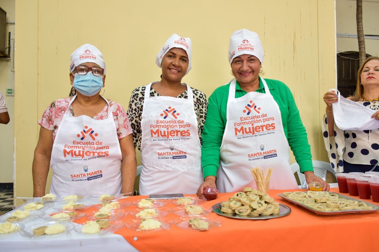 42 mujeres culminaron con éxito cursos de gastronomía y artesanía en la Escuela de Formación para Mujeres de Santa Marta