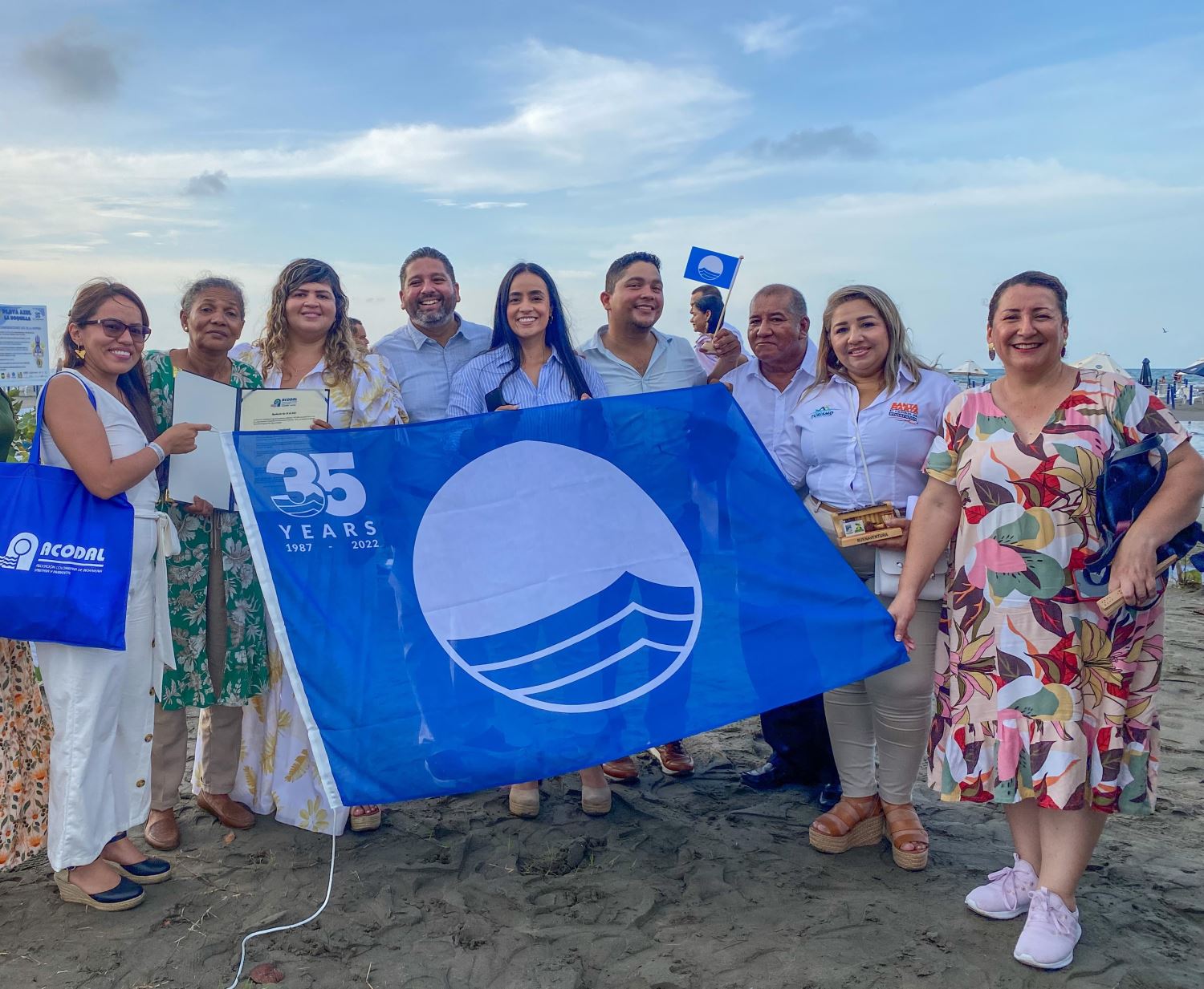 Playa Blanca recibe certificación en calidad ambiental a través de la distinción bandera azul
