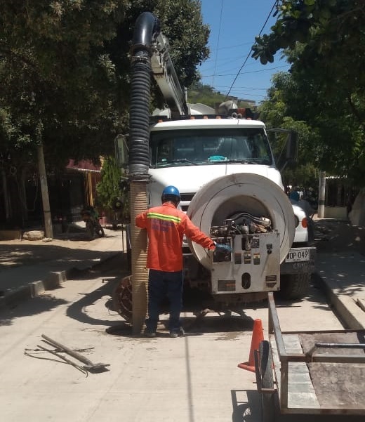 Essmar continúa realizando mantenimiento a la red de alcantarillado de El Pando