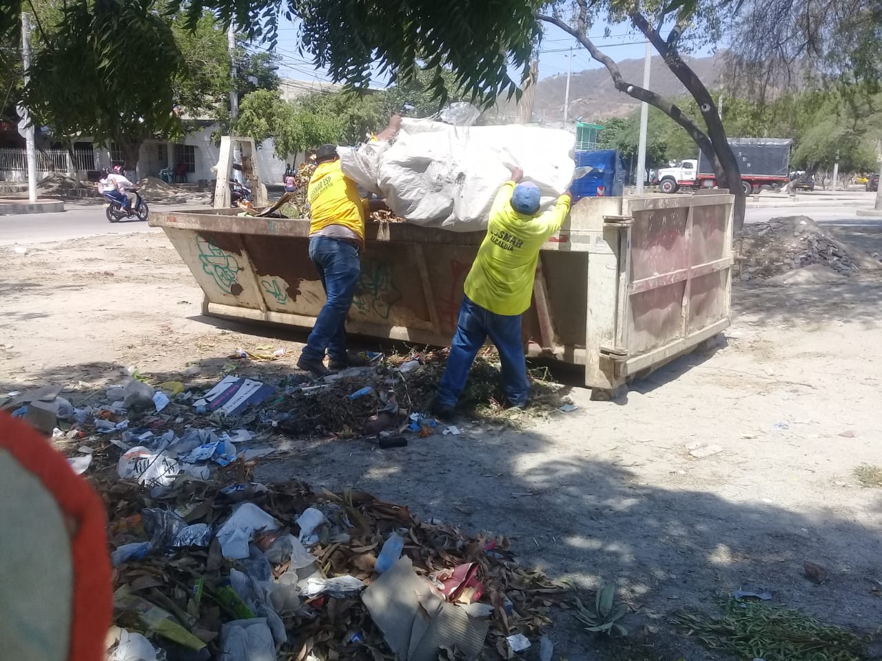 Essmar limpió canal pluvial de El Pando y Santa Ana Essmar limpió canal pluvial de El Pando y Santa Ana