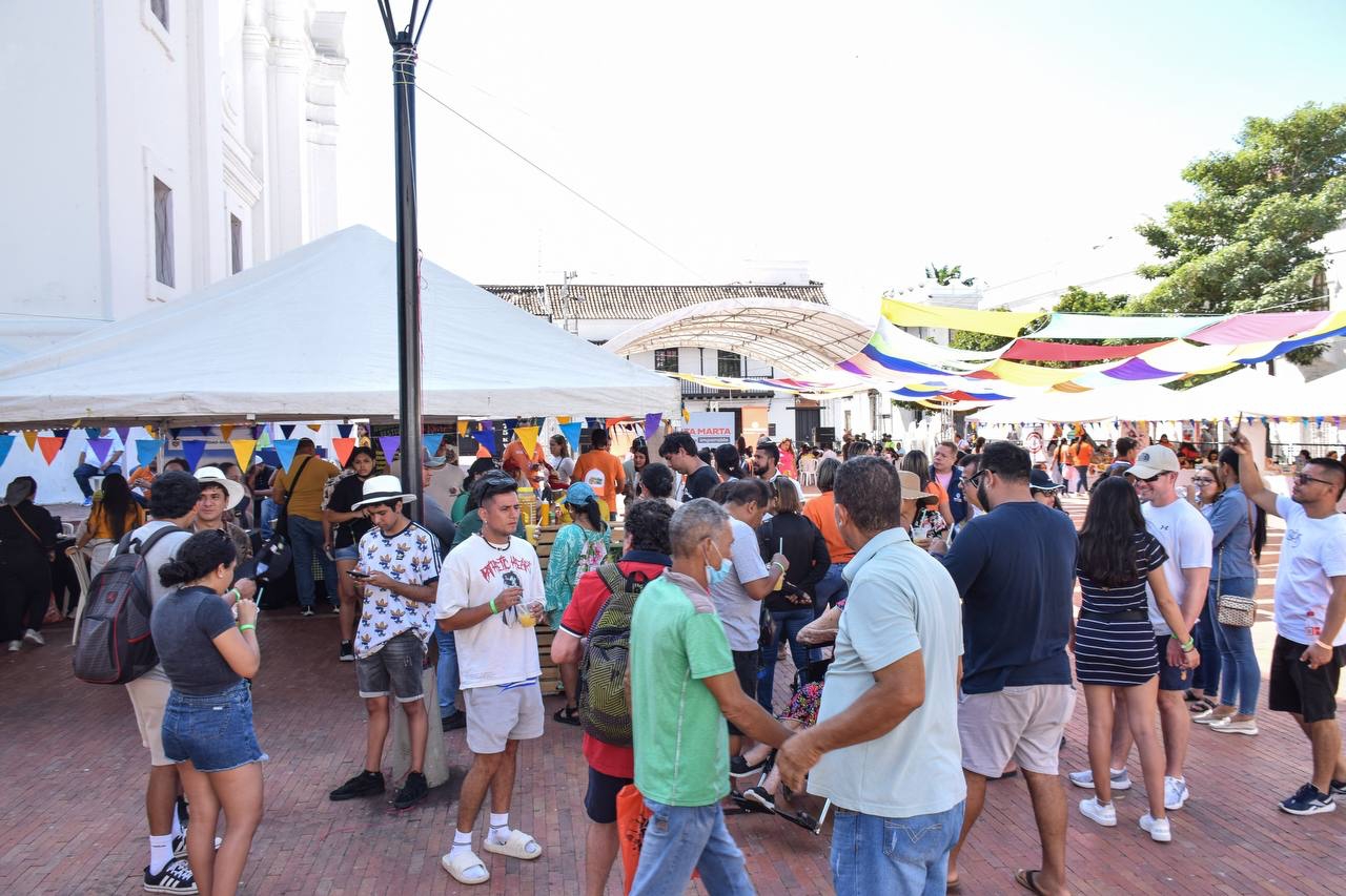 Con éxito se realizó la segunda versión de la feria “Diversos emprendimientos”