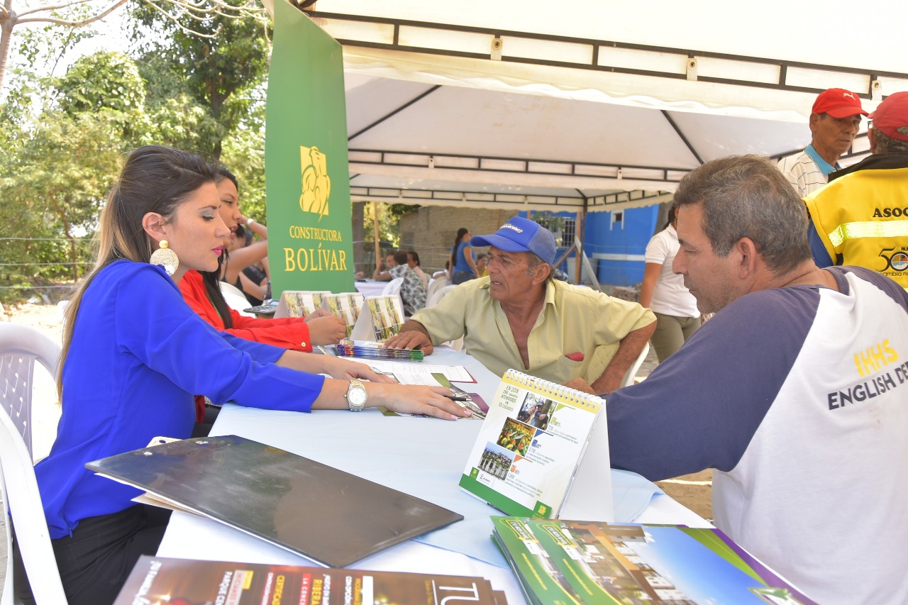 Alcaldía de Santa Marta lidera feria inmobiliaria en el proyecto de ampliación de la calle 30