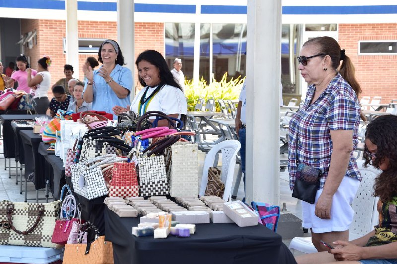 Gozadera total en la tercera Feria Artesanal realizada en la Plaza de Pescados y Mariscos del mercado