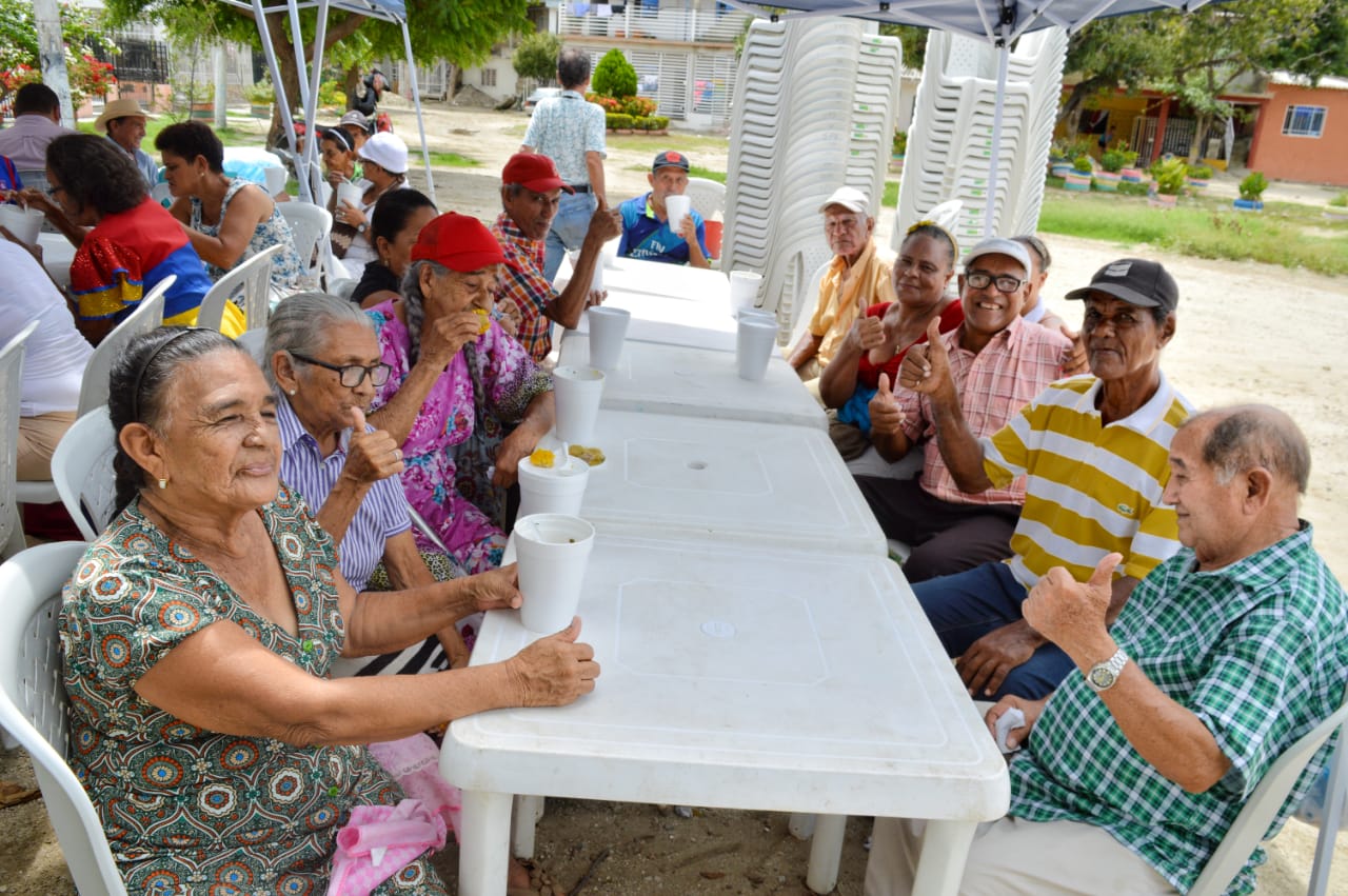 500 adultos mayores disfrutaron de las ‘Fiestas Canas al Mar’